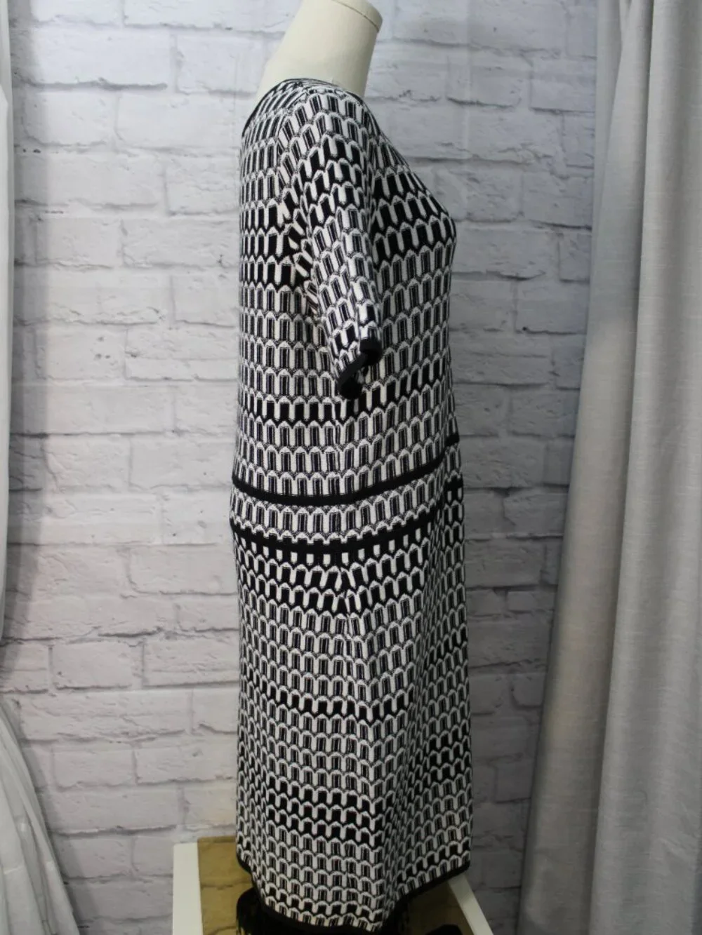 Ann Taylor Petites Large Black White Geometric Knit Shift Dress